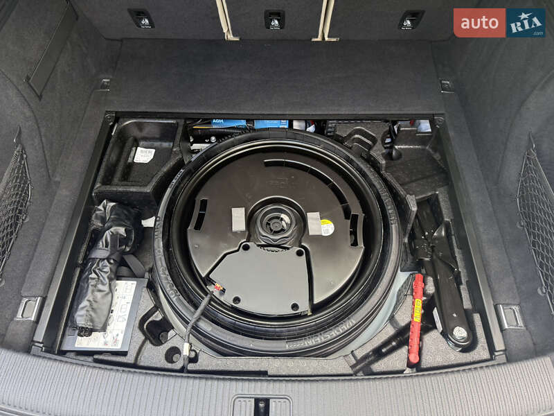 Внедорожник / Кроссовер Audi Q5 2021 в Киеве