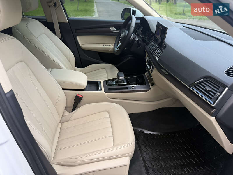 Внедорожник / Кроссовер Audi Q5 2021 в Киеве