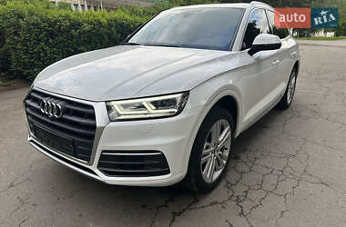 Внедорожник / Кроссовер Audi Q5 2017 в 