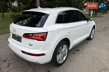 Внедорожник / Кроссовер Audi Q5 2017 в 