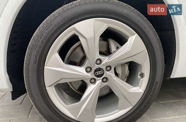 Внедорожник / Кроссовер Audi Q5 2021 в 