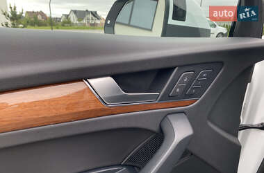 Внедорожник / Кроссовер Audi Q5 2021 в 