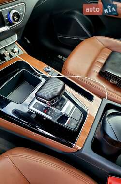Позашляховик / Кросовер Audi Q5 2021 в 