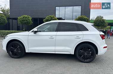 Внедорожник / Кроссовер Audi Q5 2018 в 