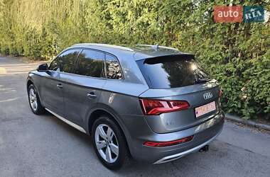 Внедорожник / Кроссовер Audi Q5 2017 в 