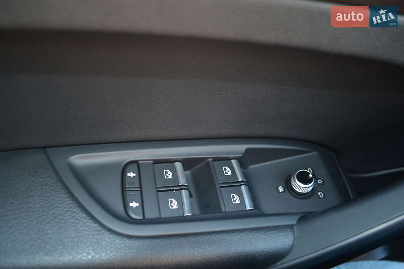 Внедорожник / Кроссовер Audi Q5 2023 в Киеве