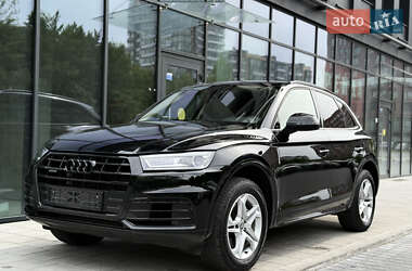 Внедорожник / Кроссовер Audi Q5 2017 в 
