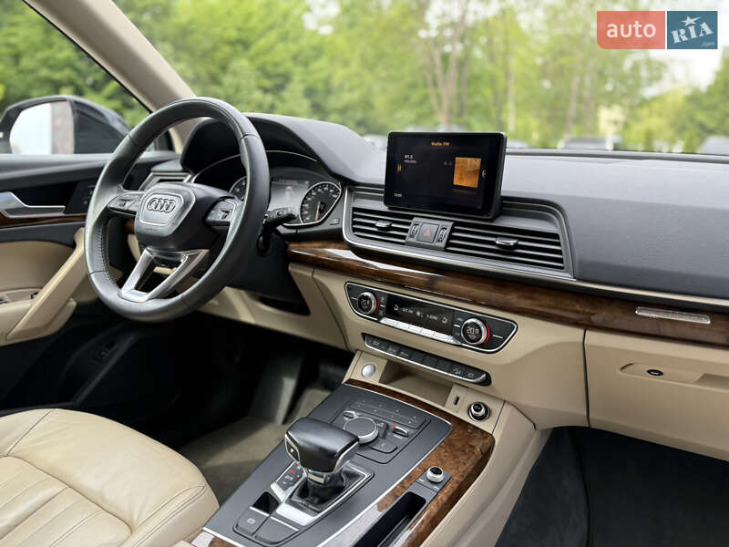 Внедорожник / Кроссовер Audi Q5 2017 в Львове