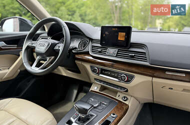 Внедорожник / Кроссовер Audi Q5 2017 в 