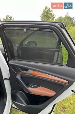 Внедорожник / Кроссовер Audi Q5 2021 в 