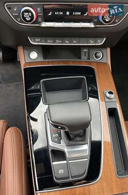 Внедорожник / Кроссовер Audi Q5 2021 в 
