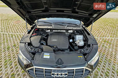 Внедорожник / Кроссовер Audi Q5 2021 в 
