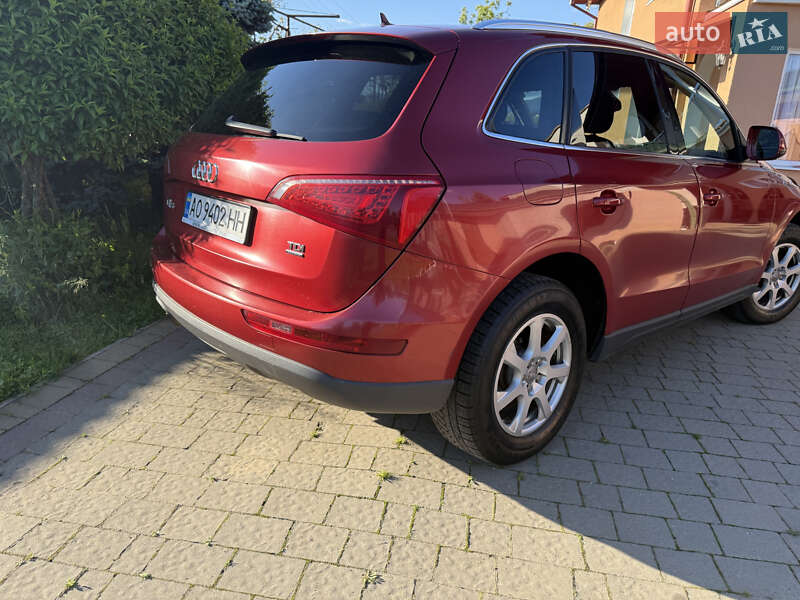 Внедорожник / Кроссовер Audi Q5 2011 в Сваляве