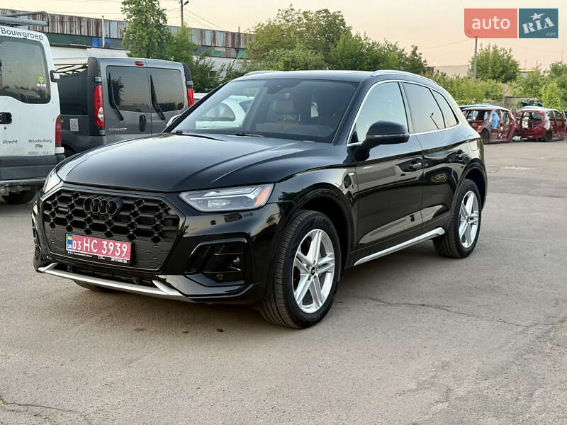 Внедорожник / Кроссовер Audi Q5 2021 в 