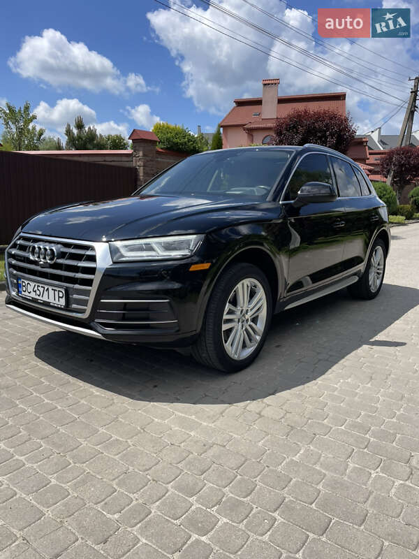 Позашляховик / Кросовер Audi Q5 2018 в 