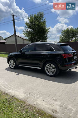 Позашляховик / Кросовер Audi Q5 2018 в 