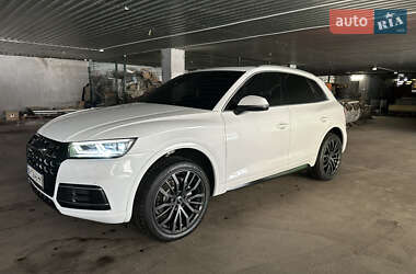 Внедорожник / Кроссовер Audi Q5 2018 в 