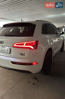 Внедорожник / Кроссовер Audi Q5 2018 в 