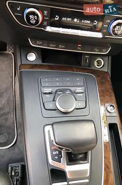 Внедорожник / Кроссовер Audi Q5 2020 в 