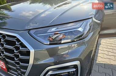 Внедорожник / Кроссовер Audi Q5 2021 в 
