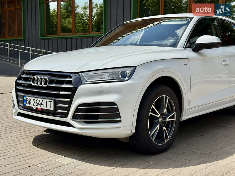 Позашляховик / Кросовер Audi Q5 2020 в Рівному