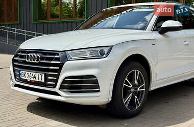 Позашляховик / Кросовер Audi Q5 2020 в 