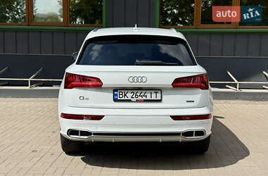 Позашляховик / Кросовер Audi Q5 2020 в 