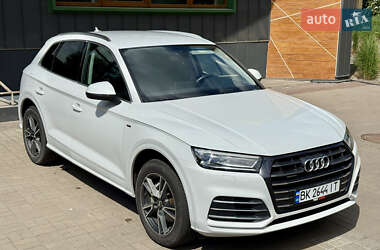 Позашляховик / Кросовер Audi Q5 2020 в 