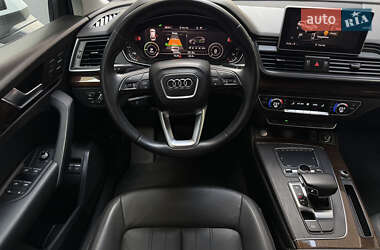 Позашляховик / Кросовер Audi Q5 2020 в 