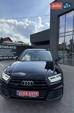 Внедорожник / Кроссовер Audi Q5 2019 в 
