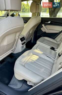Внедорожник / Кроссовер Audi Q5 2018 в 