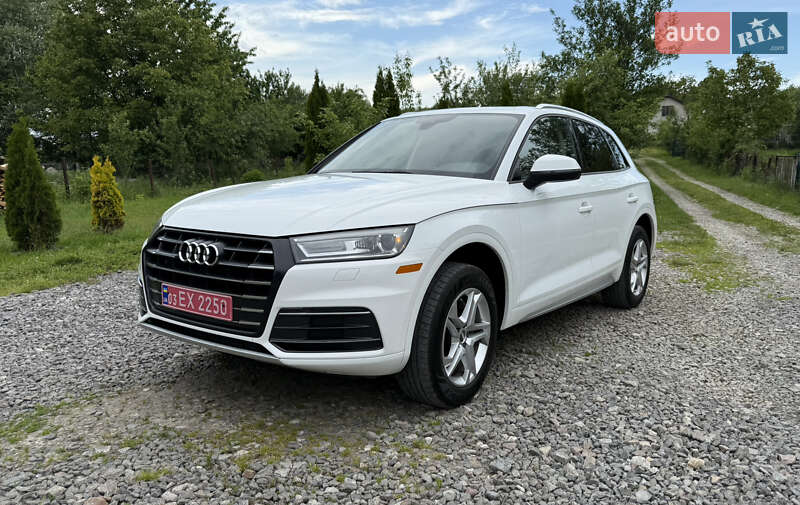 Позашляховик / Кросовер Audi Q5 2018 в 