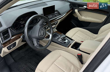 Позашляховик / Кросовер Audi Q5 2018 в 
