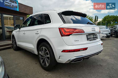 Внедорожник / Кроссовер Audi Q5 2021 в 