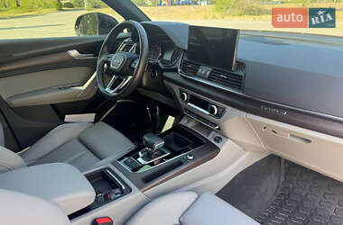 Позашляховик / Кросовер Audi Q5 2021 в 