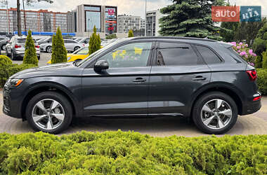 Позашляховик / Кросовер Audi Q5 2024 в 