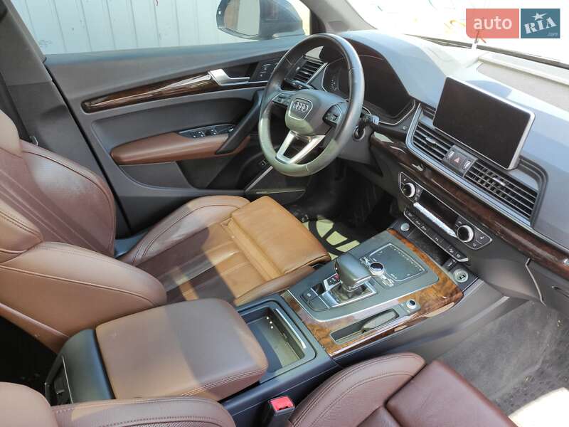 Внедорожник / Кроссовер Audi Q5 2018 в Нововолынске