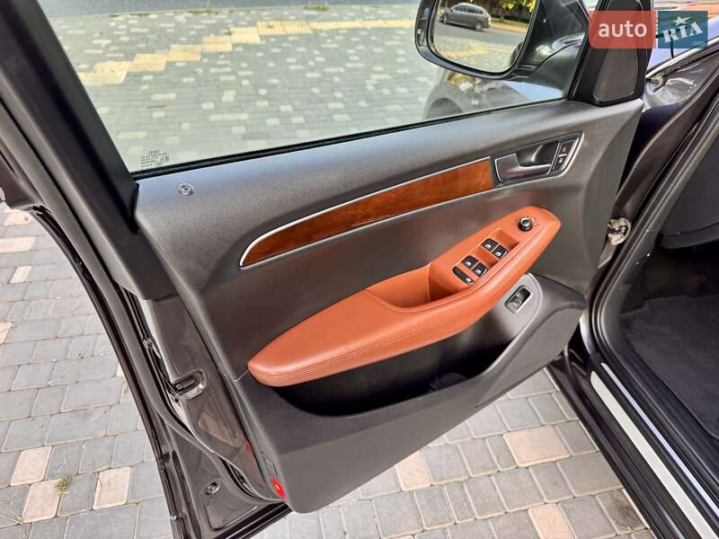 Внедорожник / Кроссовер Audi Q5 2009 в Одессе