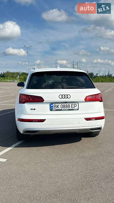 Внедорожник / Кроссовер Audi Q5 2017 в Ровно