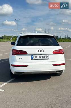 Внедорожник / Кроссовер Audi Q5 2017 в 
