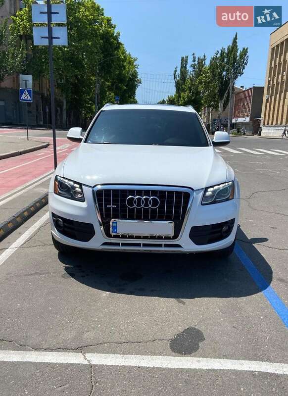 Внедорожник / Кроссовер Audi Q5 2011 в 