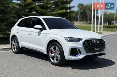 Внедорожник / Кроссовер Audi Q5 2022 в 