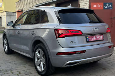 Позашляховик / Кросовер Audi Q5 2018 в 
