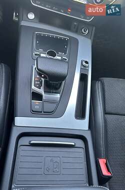 Позашляховик / Кросовер Audi Q5 2019 в 
