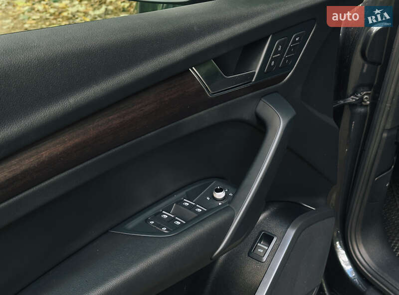 Внедорожник / Кроссовер Audi Q5 2021 в Киеве