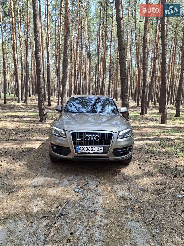 Внедорожник / Кроссовер Audi Q5 2010 в 