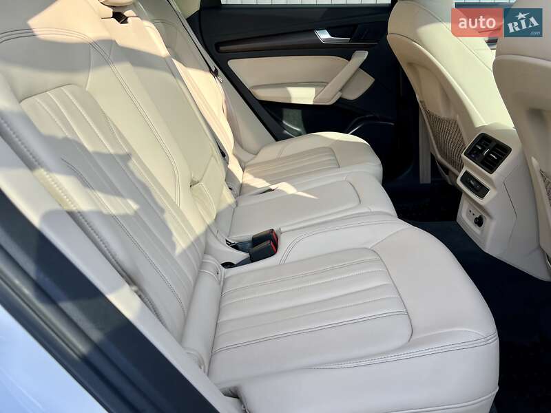 Позашляховик / Кросовер Audi Q5 2021 в Києві