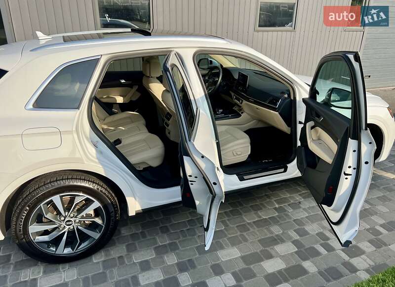 Позашляховик / Кросовер Audi Q5 2021 в Києві