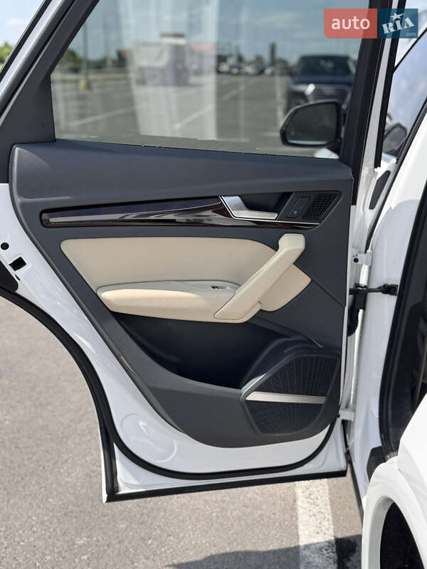 Внедорожник / Кроссовер Audi Q5 2017 в Львове