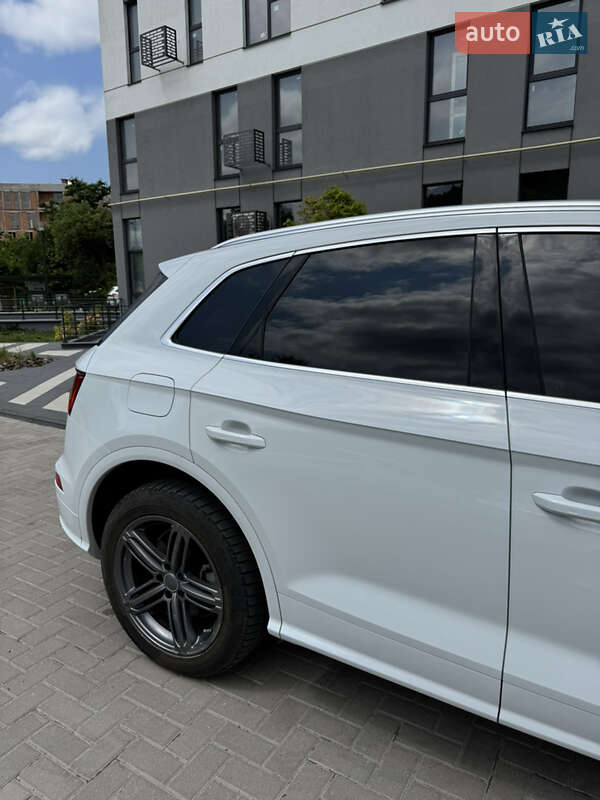 Позашляховик / Кросовер Audi Q5 2018 в Львові